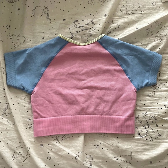 BO+TEE Pastel Workout Top - Picture 2 of 4